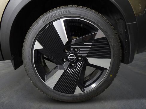 New 2026 Nissan Kicks SR w/ SR Premium Package AWD/4WD image 9