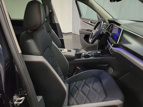 Used 2024 Volkswagen Atlas Peak Edition SE AWD/4WD image 22