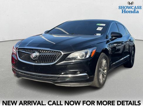Used 2017 Buick LaCrosse Essence image 2