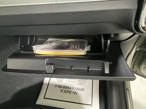 Certified 2024 Volvo XC40 B5 Plus w/ Protection Package Premier image 30