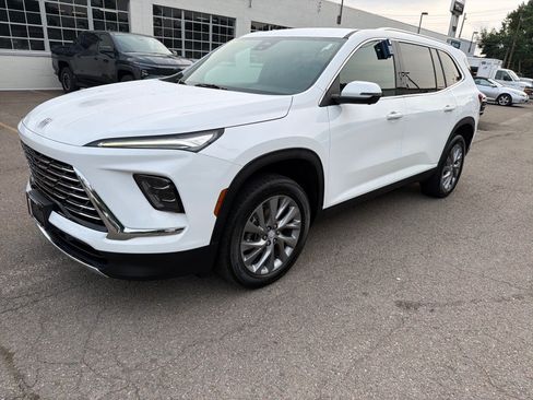 Used 2025 Buick Enclave Preferred AWD/4WD image 1