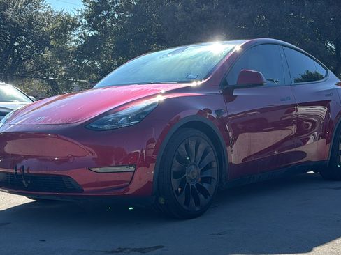 Used 2024 Tesla Model Y Performance image 3