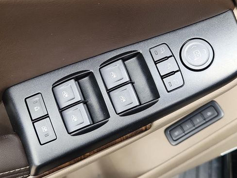 Used 2019 Chevrolet Suburban LT RWD image 24