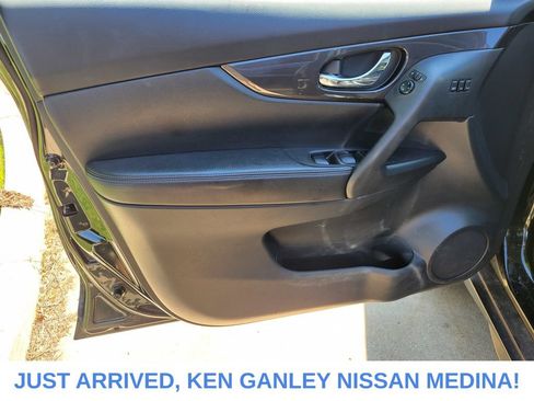 Used 2020 Nissan Rogue SV w/ Sun & Sound Touring Package AWD/4WD image 15