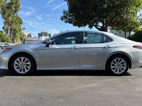 Used 2022 Toyota Camry LE FWD image 7