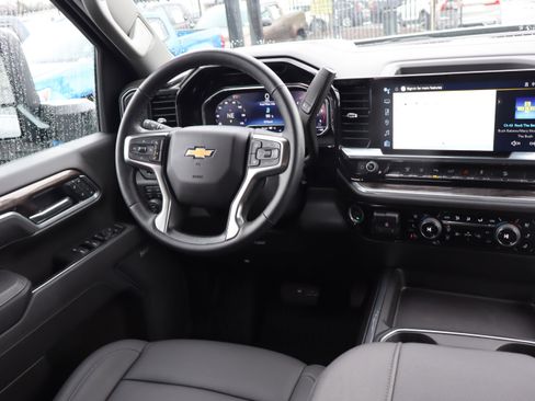 Used 2025 Chevrolet Silverado 2500 LTZ w/ LTZ Plus Package image 16