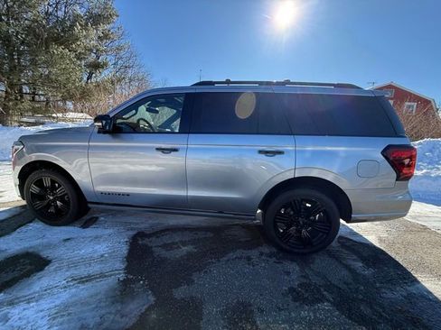 Used 2023 Ford Expedition Platinum image 4