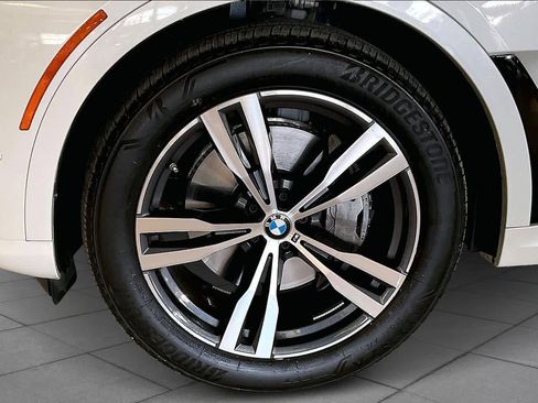 Used 2025 BMW X7 xDrive40i w/ M Sport Package image 10