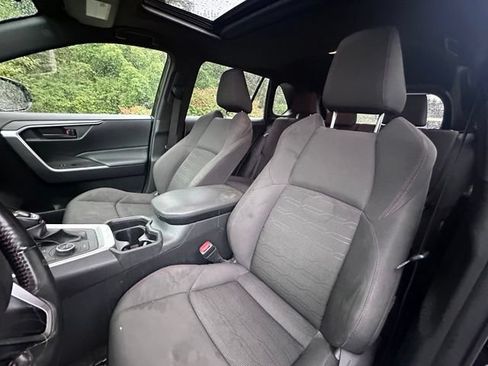 Used 2021 Toyota RAV4 SE w/ Weather & Moonroof Package AWD/4WD image 11