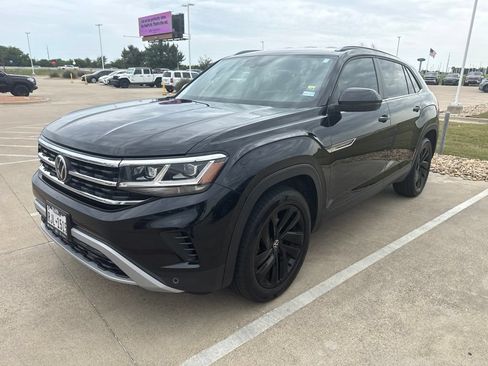 Used 2022 Volkswagen Atlas Cross Sport SE FWD image 5