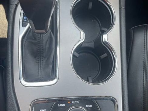 Used 2022 Jeep Grand Cherokee Limited image 22