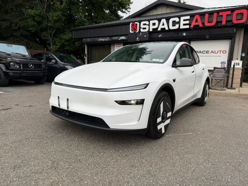 Used 2026 Tesla Model Y Long Range AWD/4WD image 2