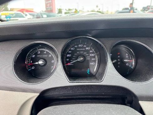 Used 2011 Ford Taurus SE FWD image 13