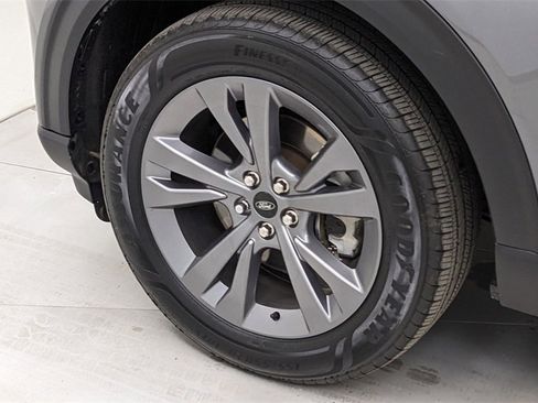 Certified 2022 Ford Explorer XLT w/ Equipment Group 202A image 5