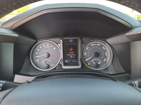 Used 2017 Toyota Tacoma TRD Sport w/ Tow Package (A/T) AWD/4WD image 21