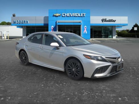 Used 2024 Toyota Camry SE image 7