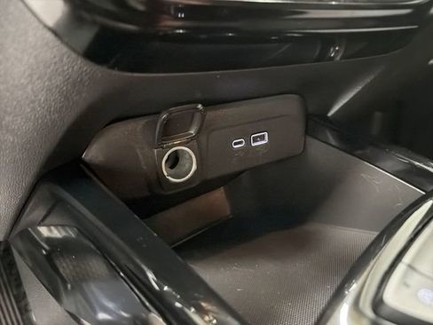 Certified 2025 Chevrolet Trax LT w/ LT Convenience Package FWD image 24