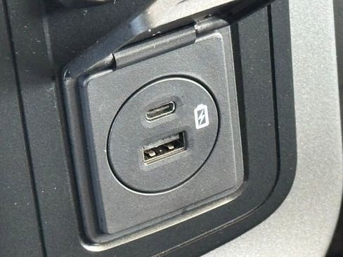 Used 2022 Ford F150 XLT image 32