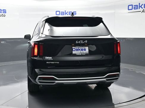 Certified 2023 Kia Sorento S image 7