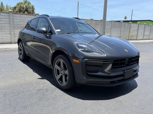 Certified 2023 Porsche Macan AWD/4WD image 8