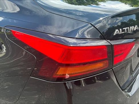 Used 2024 Nissan Altima 2.5 SR w/ SR Premium Package FWD image 22