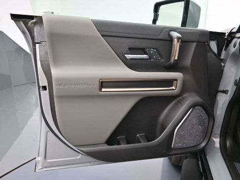 New 2025 GMC Hummer EV 3X image 10