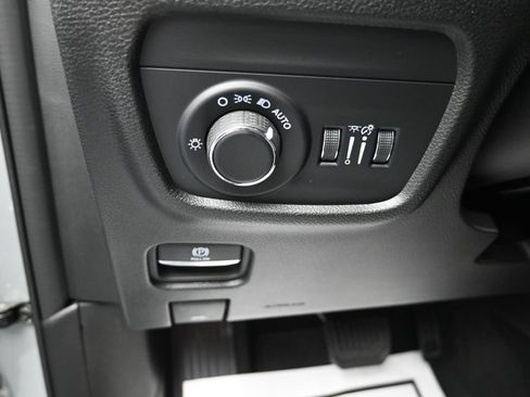Used 2024 Jeep Grand Cherokee L Laredo AWD/4WD image 12