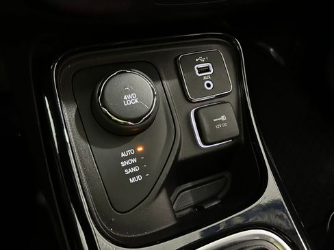 Used 2021 Jeep Compass Latitude w/ Sun and Sound Group AWD/4WD image 12