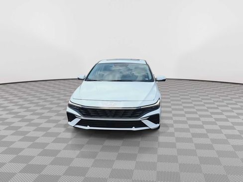 Used 2024 Hyundai Elantra Limited FWD image 3
