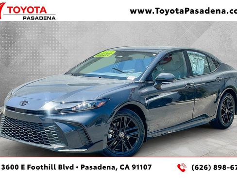Used 2025 Toyota Camry SE AWD/4WD image 1