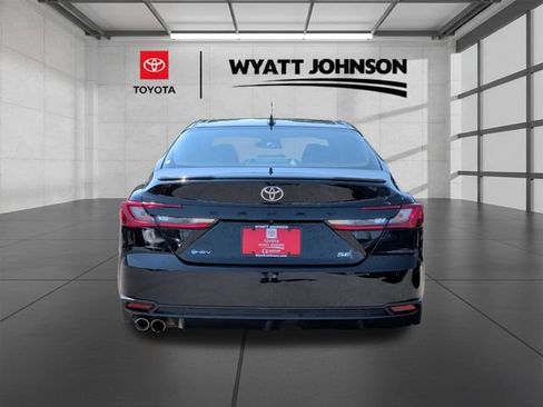 Used 2025 Toyota Camry SE FWD image 4