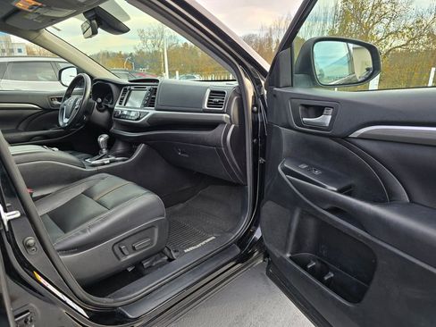 Used 2018 Toyota Highlander SE image 13