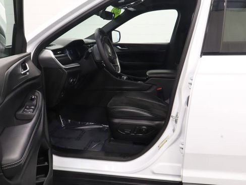 Used 2023 Jeep Grand Cherokee L Laredo AWD/4WD image 15