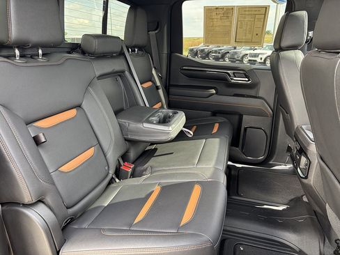 Used 2024 GMC Sierra 1500 AT4 w/ Technology Package AWD/4WD image 17