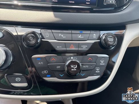 Used 2024 Chrysler Pacifica Touring-L FWD image 53