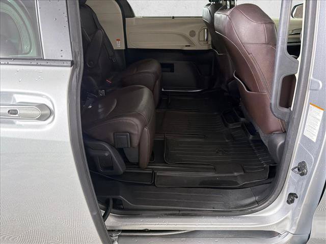 Used 2022 Toyota Sienna Platinum FWD image 17