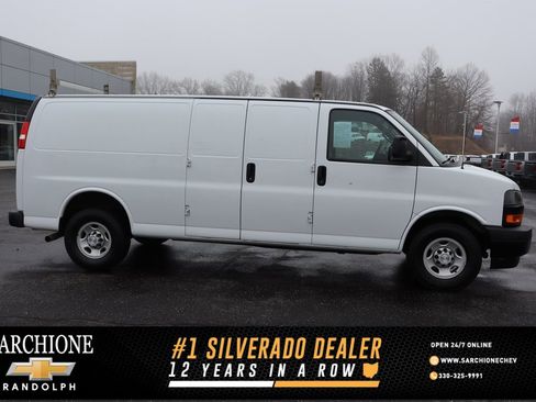 Used 2018 Chevrolet Express 2500 Extended image 1