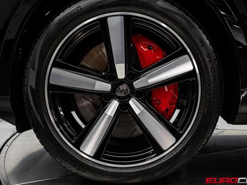 Used 2025 Porsche Cayenne Turbo image 20