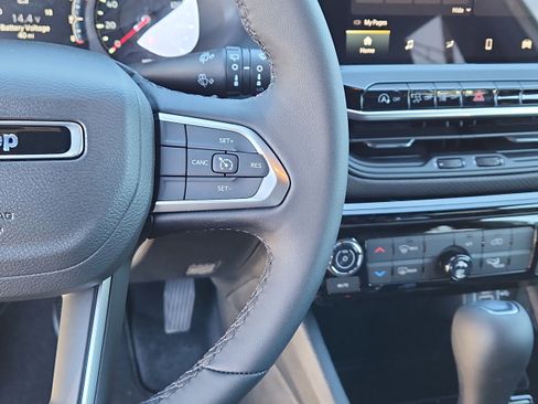 New 2026 Jeep Compass Latitude image 16