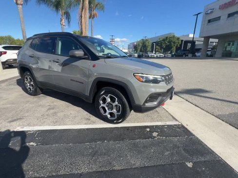 Used 2022 Jeep Compass Trailhawk w/ Trailhawk Elite Group image 2