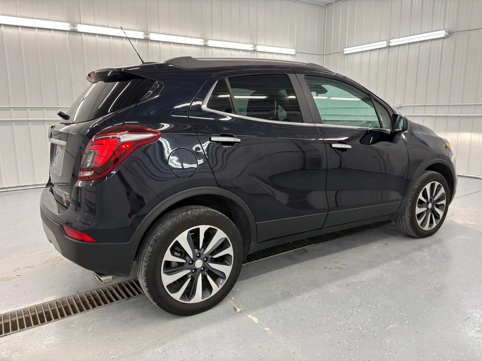 Used 2022 Buick Encore Preferred AWD/4WD image 3