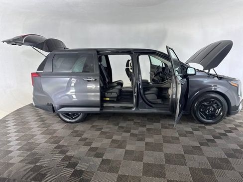 Certified 2025 Kia Carnival FWD image 15