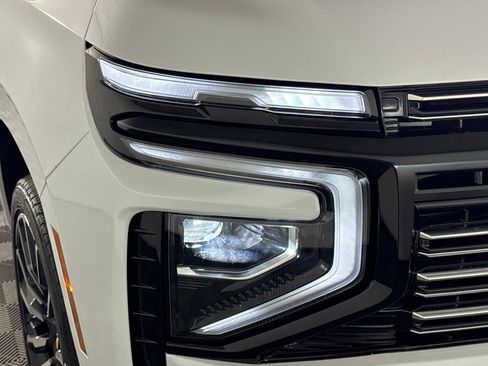 Certified 2026 Chevrolet Suburban High Country AWD/4WD image 18