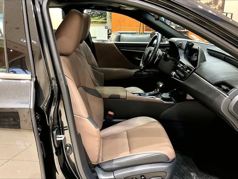 Used 2024 Lexus ES 350 w/ Premium Package image 8