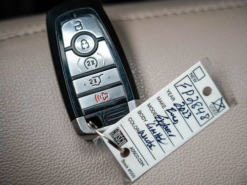 Used 2023 Ford Explorer Limited AWD/4WD image 35