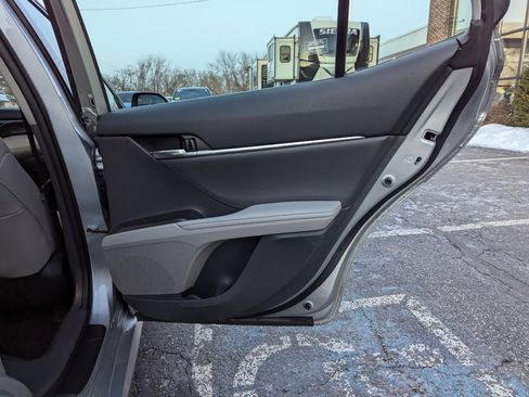 Used 2023 Toyota Camry XLE image 40