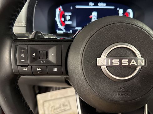 Used 2024 Nissan Pathfinder Platinum w/ Black Appearance Package AWD/4WD image 42