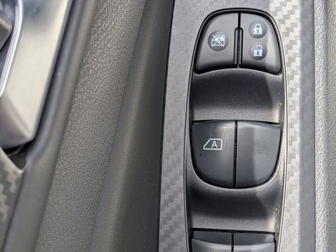 Used 2025 Nissan Altima 2.5 SV FWD image 15