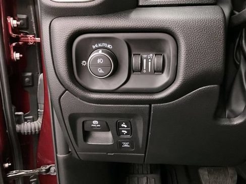 Used 2025 RAM 1500 Big Horn AWD/4WD image 39