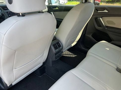 Used 2020 Volkswagen Tiguan SEL AWD/4WD image 9